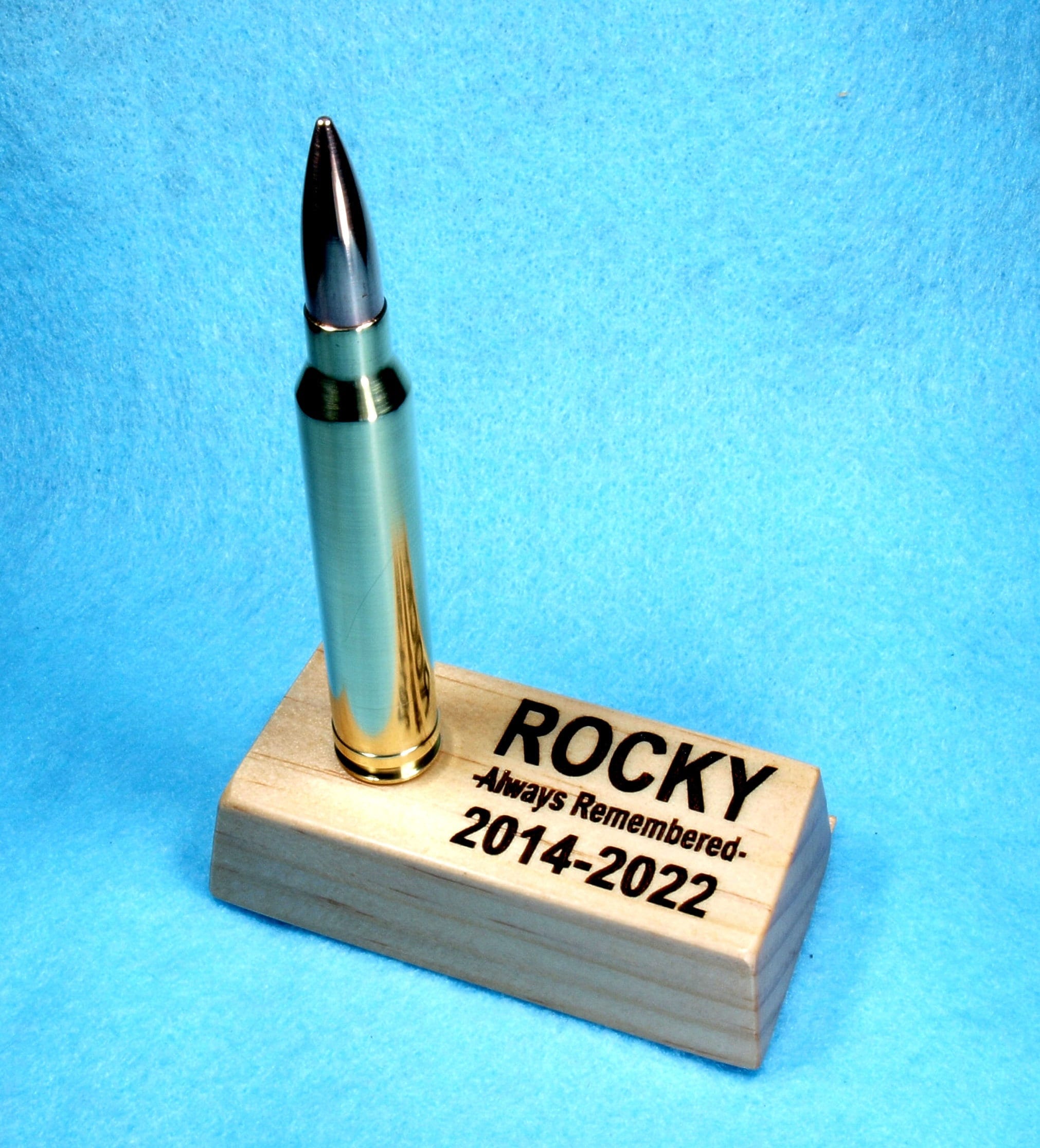 Personalized Rifle Bullet Pet Urn – Hunting Dog Memorial on Montana Pine